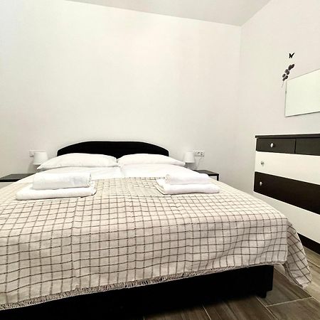 Villa Sagosde With Swimming Pool And Mini Golf Zagvozd Экстерьер фото