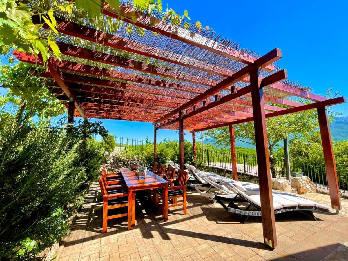 Villa Sagosde With Swimming Pool And Mini Golf Zagvozd Экстерьер фото