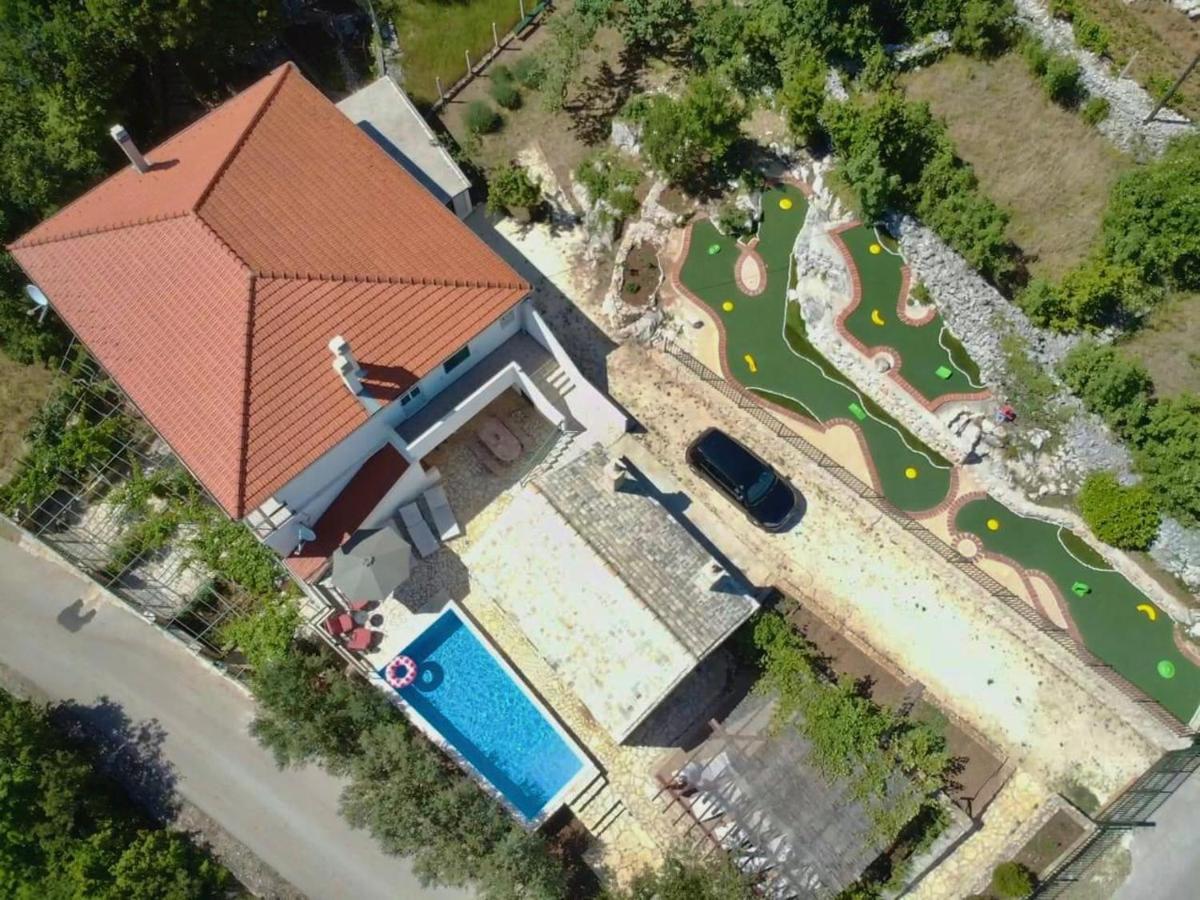 Villa Sagosde With Swimming Pool And Mini Golf Zagvozd Экстерьер фото