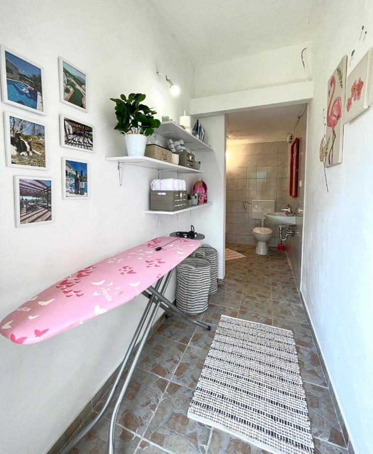 Villa Sagosde With Swimming Pool And Mini Golf Zagvozd Экстерьер фото