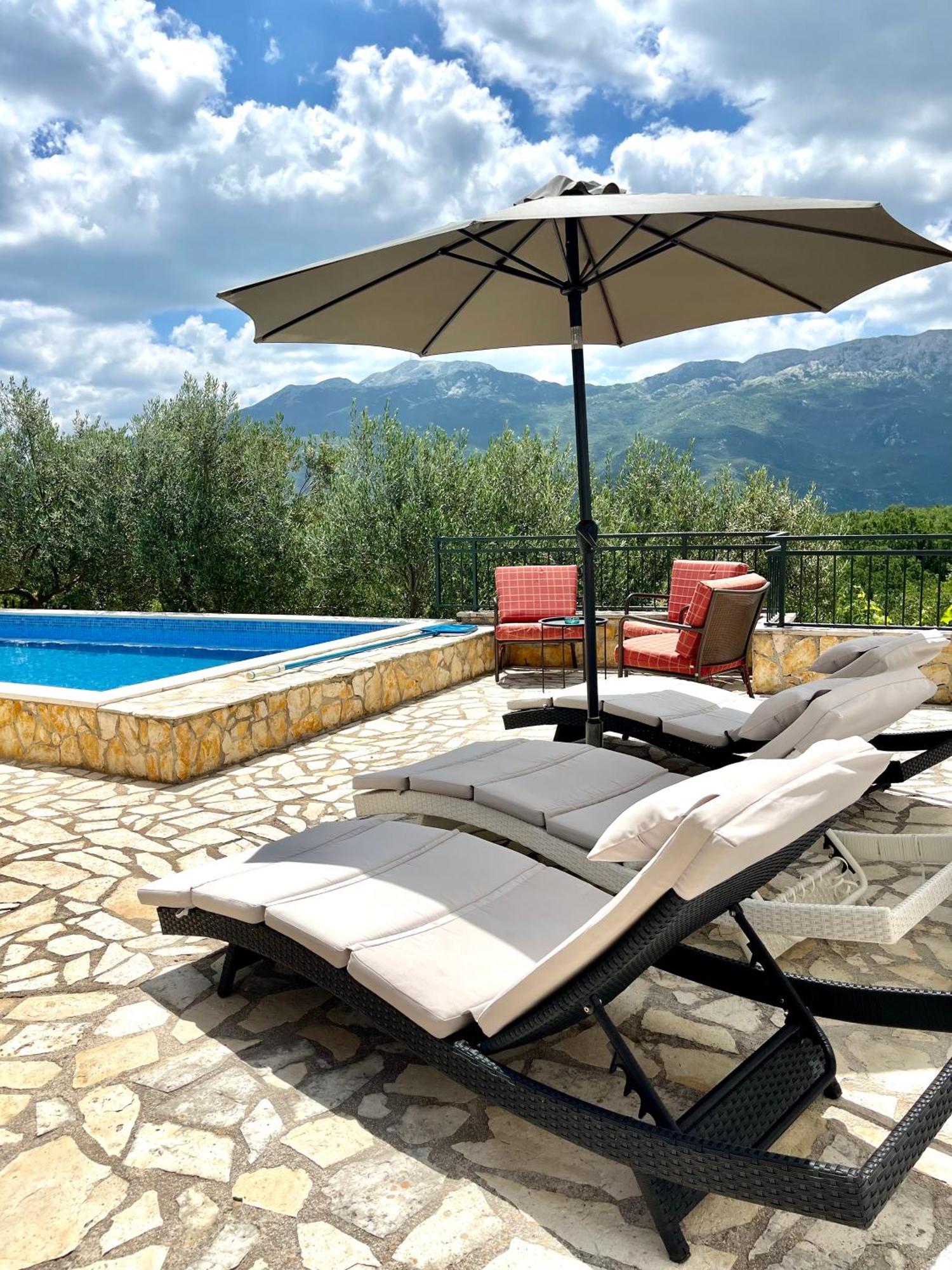 Villa Sagosde With Swimming Pool And Mini Golf Zagvozd Экстерьер фото